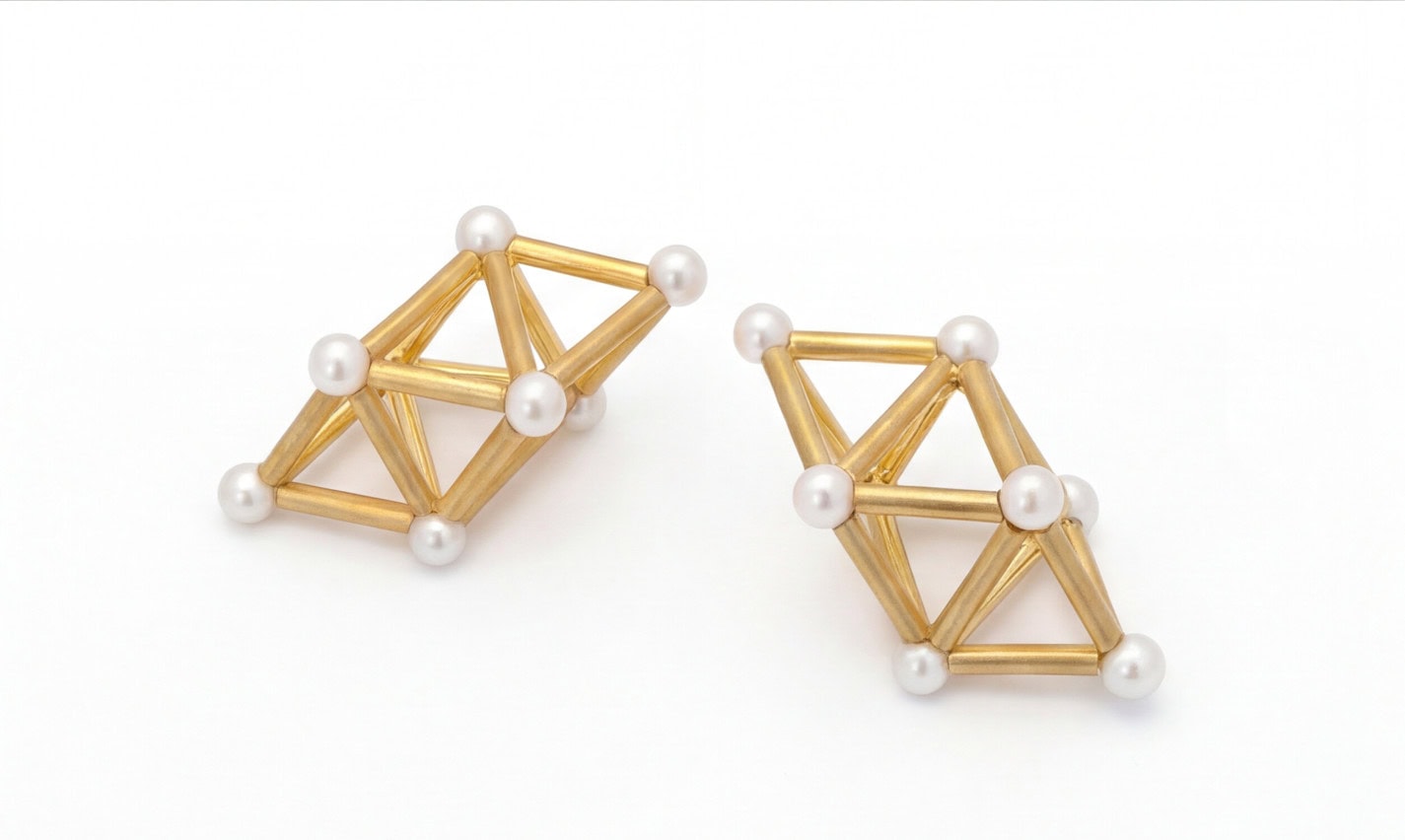 Ohrstecker 750 Gold mit Süßwasserperlen Schmuckserie Himmeli Grote contraste Goldschmiede Köln