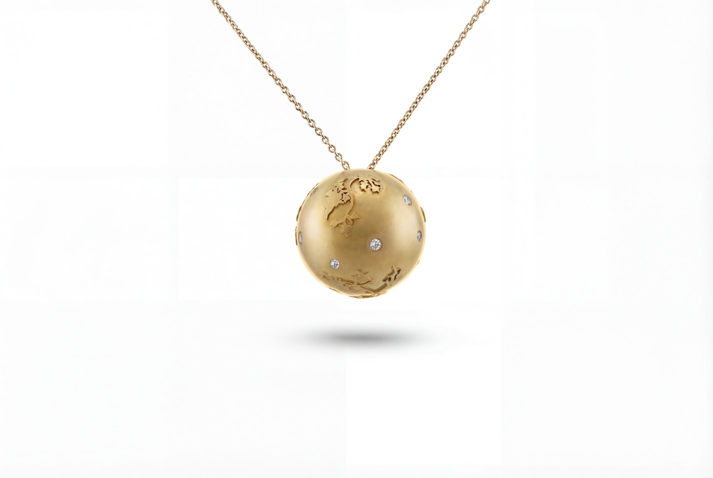 Was blüht denn da? Anhänger in 750er Gold mit Brillanten. Schmuckserie von Grote contraste Goldschmiede in Köln