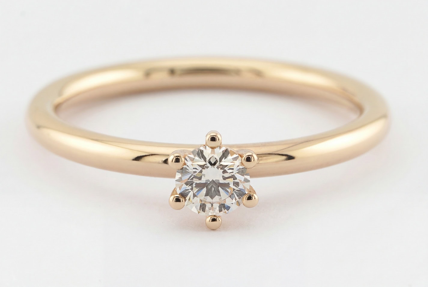 Verlobungsring 750er Gelbgold mit Brillanten in Krappenfassung liegende Darstellung Grote contraste Goldschmiede Köln
